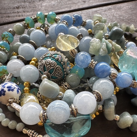 Aquamarine beaded bracelet/manifesting Tranquility and peace healing crystal - Picture 2 of 8